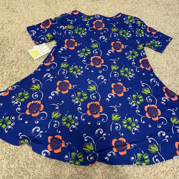 NWT LuLaRoe Perfect Tee w/flirty side slits & flattering half sleeve XXS - Picture 5 of 7